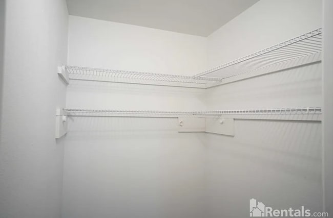 Building Photo - 15657 Waverly St