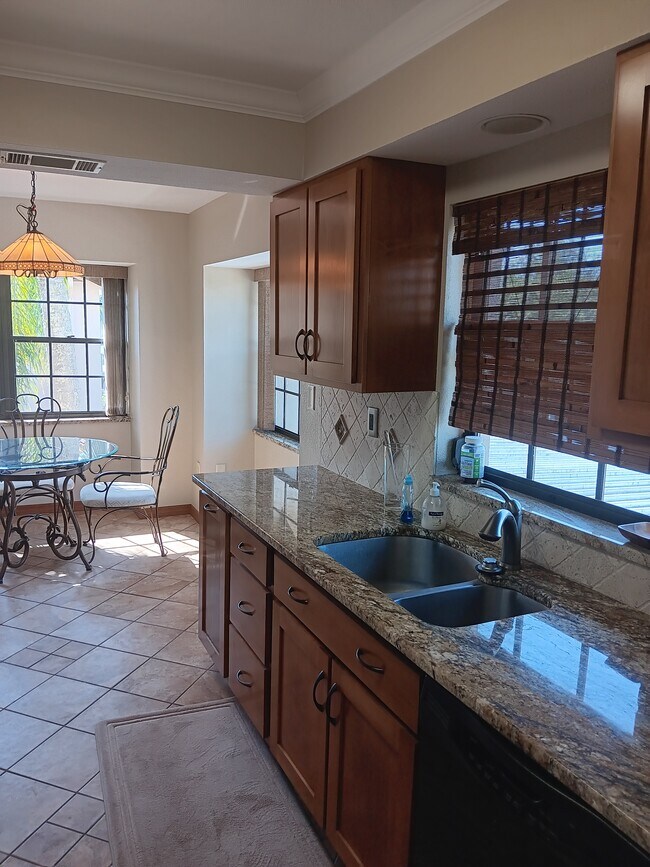 Foto del edificio - 23465 Harborview Rd