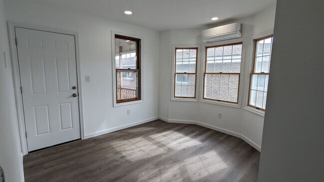 Foto del edificio - 4 br, 2 bath House - 155 S CENTER ST