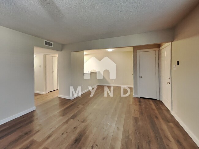 Foto del edificio - 624 E 3rd St Apt 301