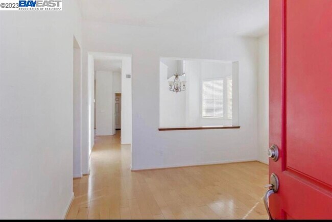 Foto del edificio - 557 Stetson Dr