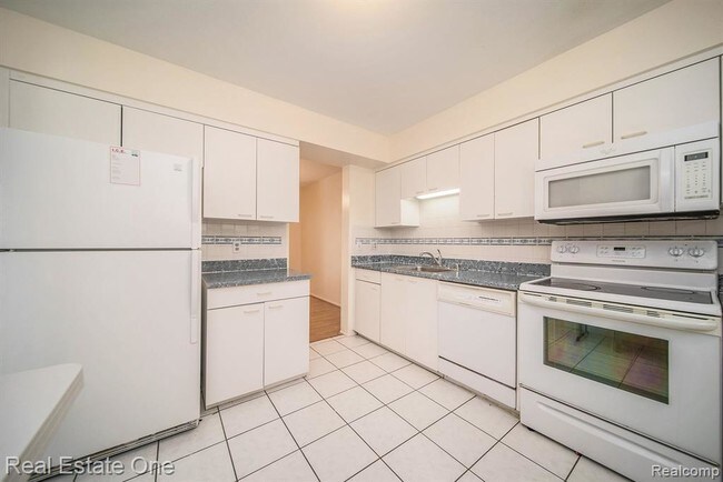 Building Photo - 1817 Brentwood Dr