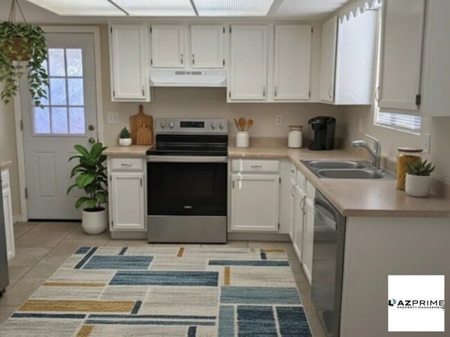 Building Photo - Beautifully Updated 2 Bedroom, 1.5 Bath Si...