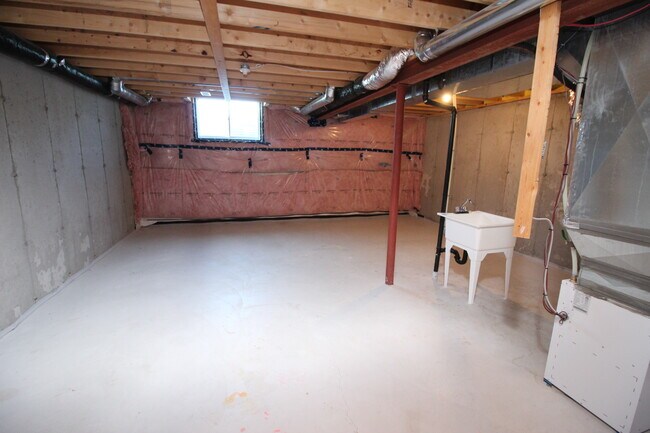 Building Photo - 69 Alicia Cres