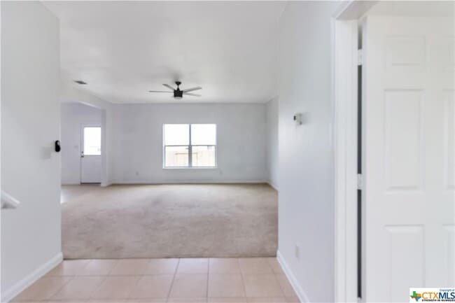 Building Photo - 221 Sapphire Ln