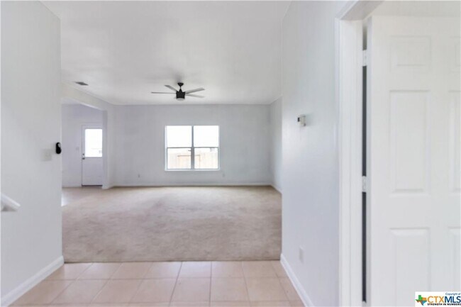 Foto del edificio - 221 Sapphire Ln