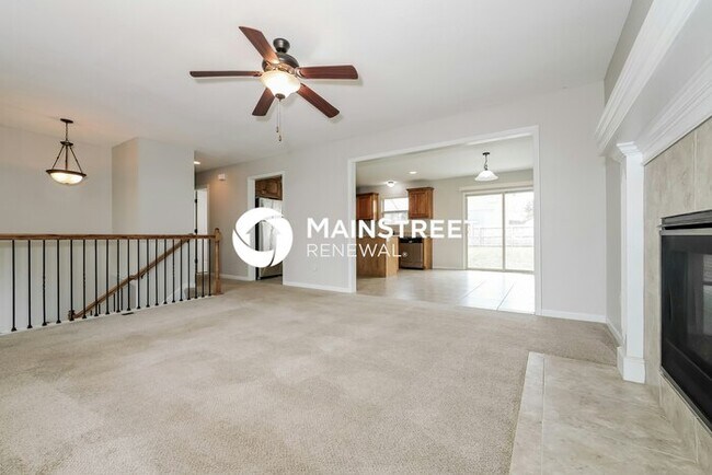 Foto del edificio - 4 Bedroom Pet-Friendly Home in Raymore, MO...