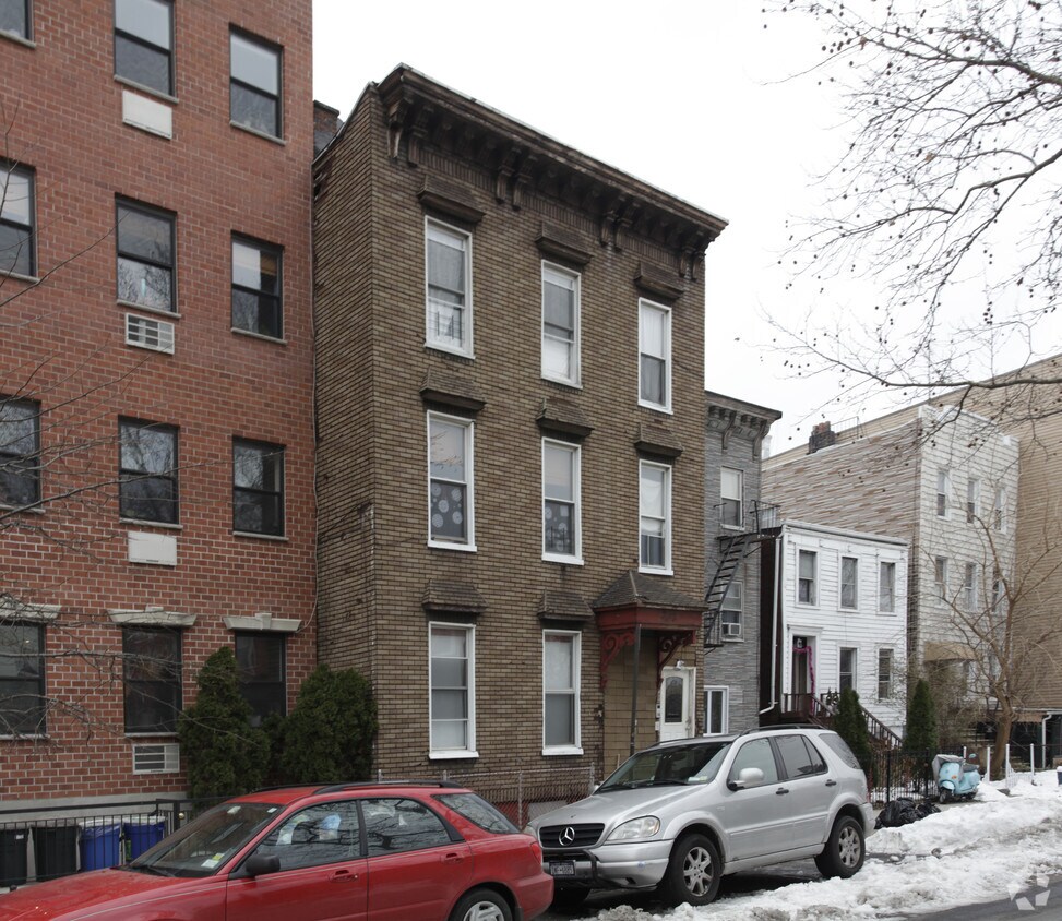 Primary Photo - 80 Green St