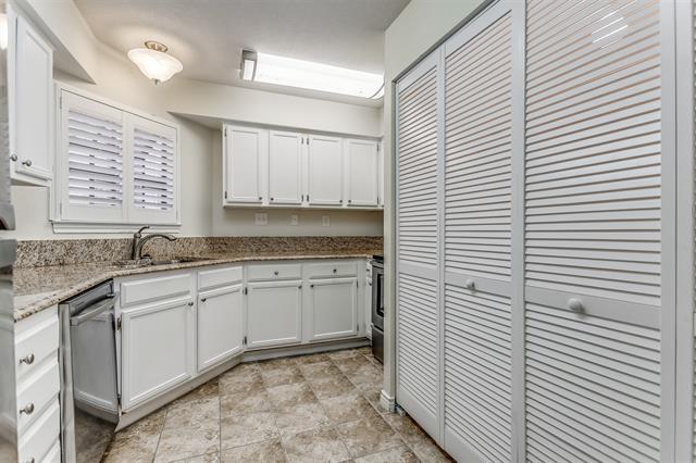 Building Photo - 16301 Ledgemont Ln
