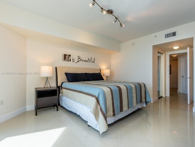 Foto del edificio - 16699 Collins Ave