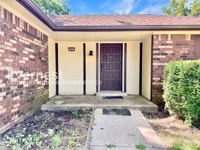 Building Photo - Spacious 4 Bed, 2 Bath Home with Fenced Yard and Two-Car Garage | Pet friendly | Available Now!