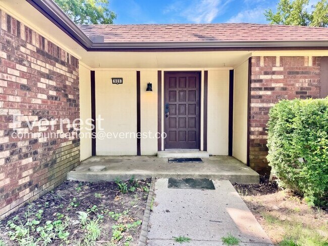 Foto del edificio - Spacious 4 Bed, 2 Bath Home with Fenced Yard and Two-Car Garage | Pet friendly | Available Now!