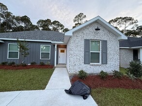Building Photo - 209 Hoover Dr