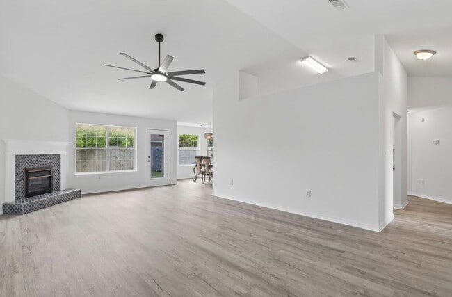 Foto del edificio - 151 Beacon Way