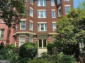 Building Photo - 624 Maryland Ave NE