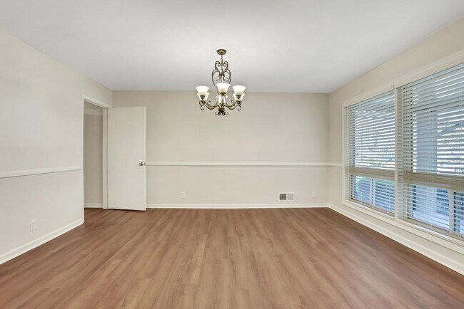 Foto del edificio - 1939 Cedar Canyon Dr NE