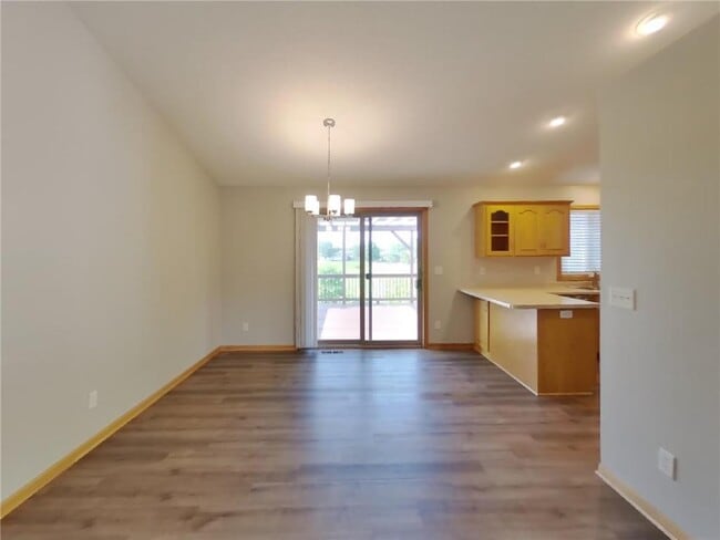 Building Photo - 2200 Buffalo Ridge Dr