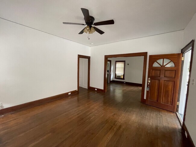 Foto del edificio - 2635 W University Ave