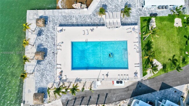 Foto del edificio - 10877 Overseas Hwy