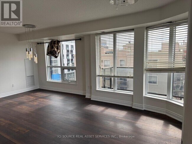 Photo du bâtiment - 760 Sheppard Ave W