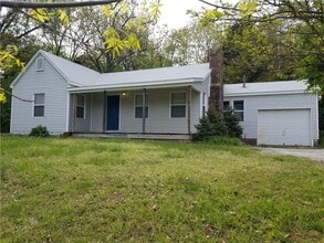 Building Photo - 1511 N Old Wire Rd