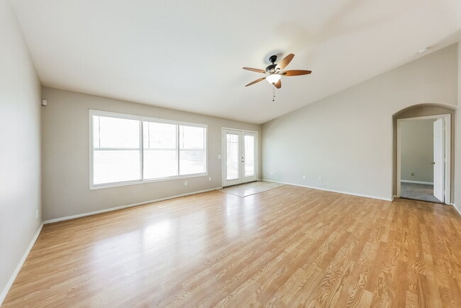 Building Photo - 743 W Sherri Dr