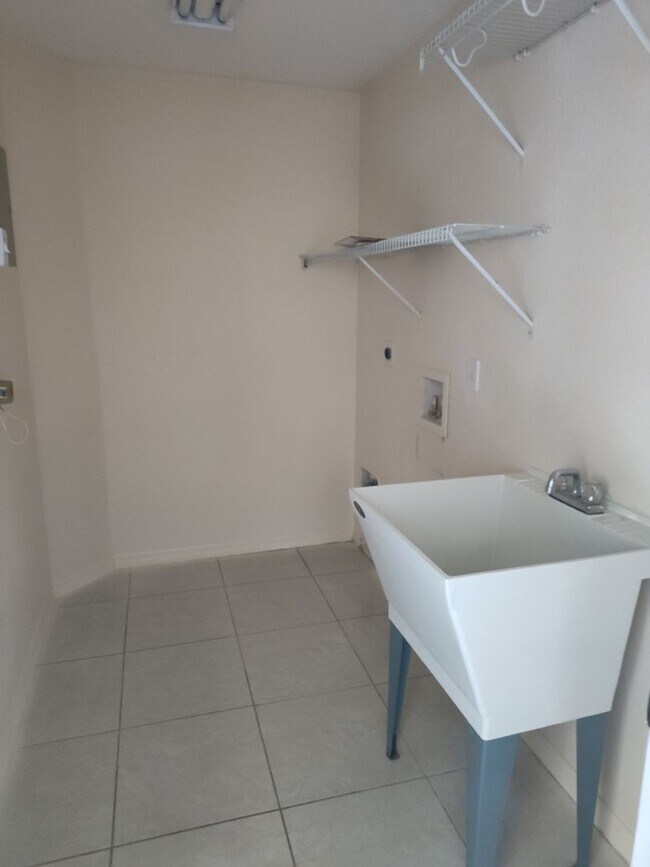 Foto del edificio - Oak Crest – 4BR/3BA Home with Covered Pati...