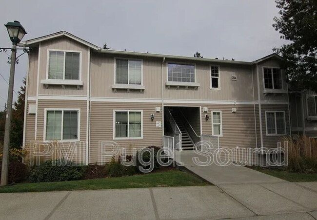 Building Photo - 2804 SE 8th Pl