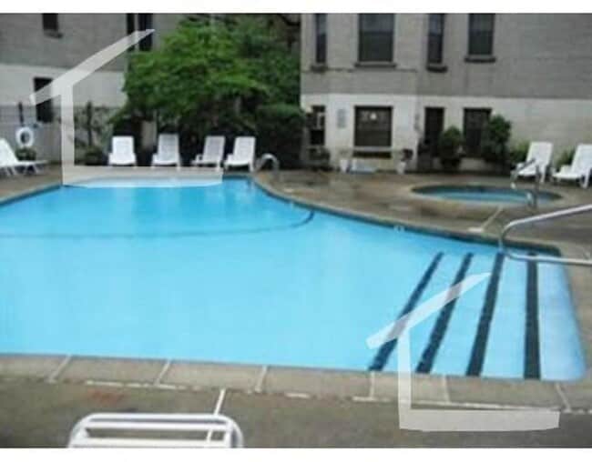 Building Photo - Sunny 3 bedroom