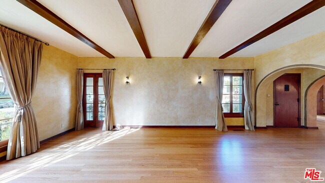 Foto del edificio - 842 E Walnut Ave