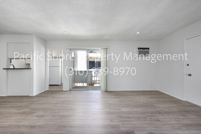 Building Photo - 868 N West Knoll Dr