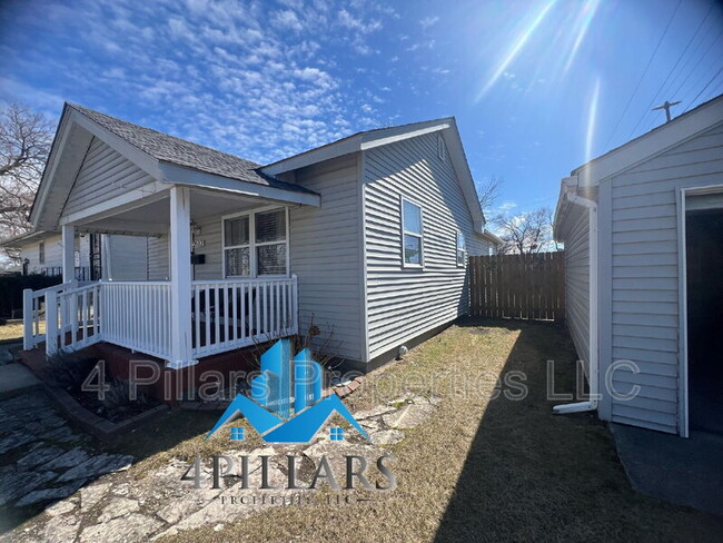 Building Photo - 2612 Vine Ct