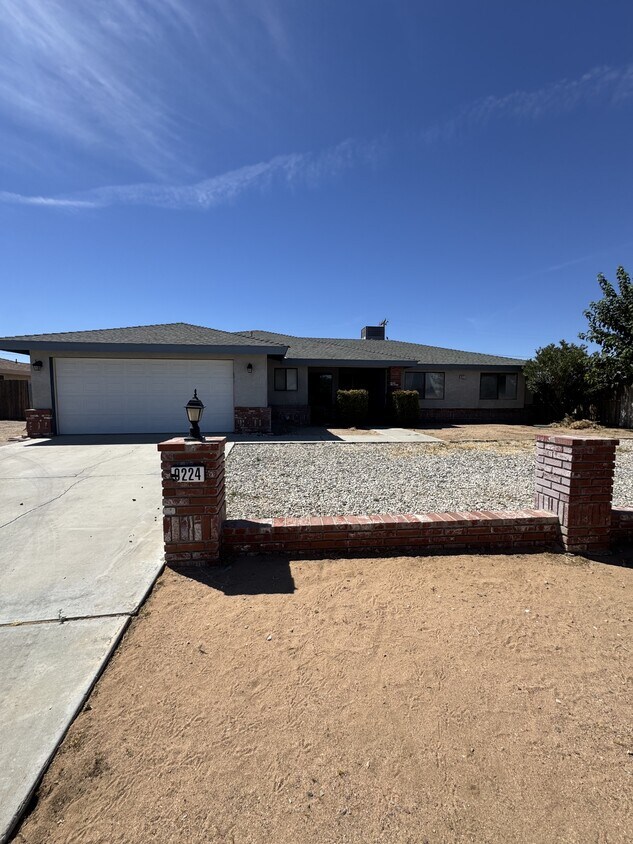 Foto principal - 9224 Greenwood Ave