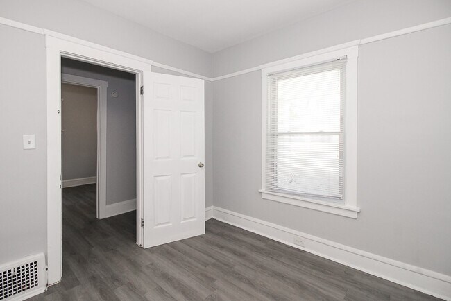 Foto del edificio - 3071 W 111th St
