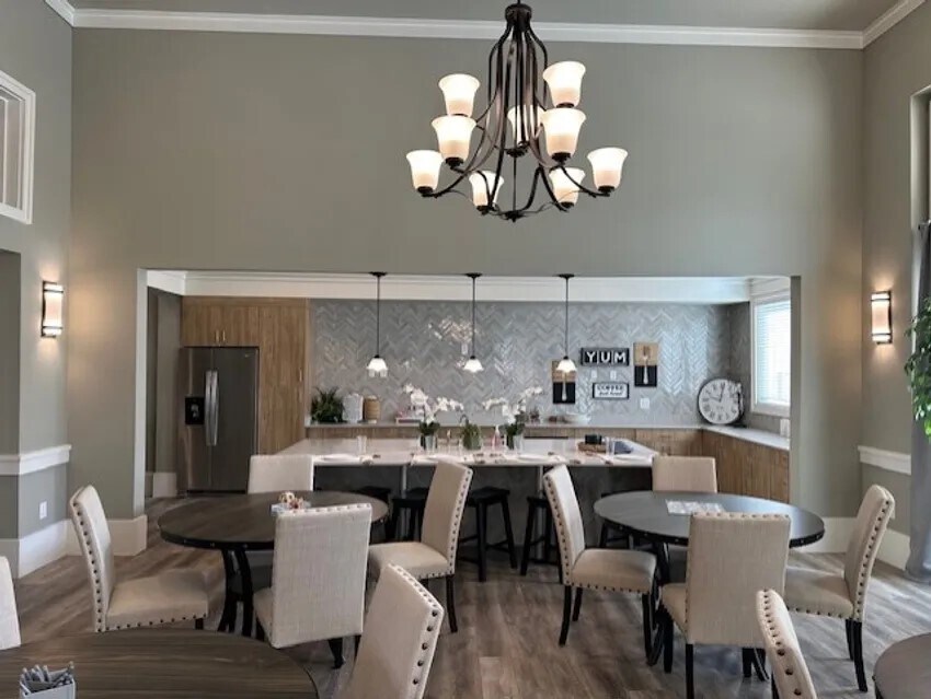 Foto del edificio - 501 W Sam Houston Ave