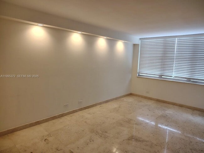 Foto del edificio - 6039 Collins Ave