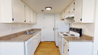 Building Photo - 4400 Dogwood Ln