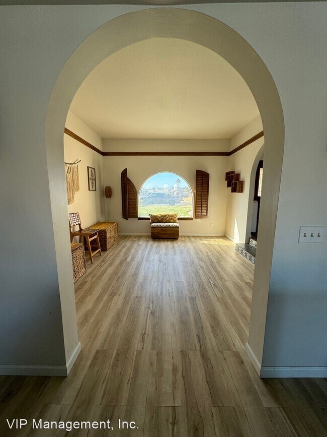 Building Photo - 4 br, 2.5 bath House - 13555 Pyramid Dr
