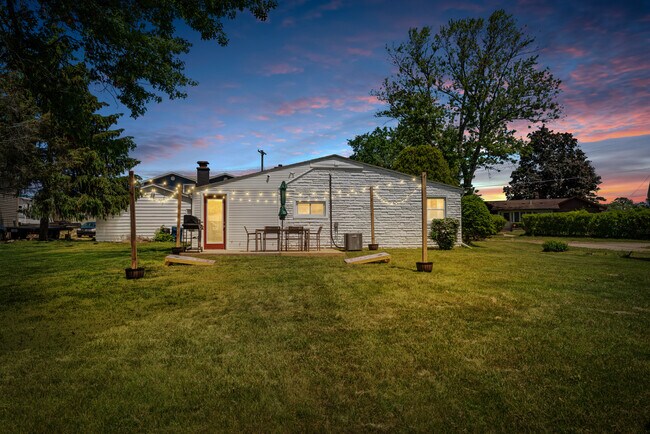 Building Photo - 9495 Garforth Dr