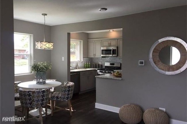 Building Photo - 2 br, 1 bath Townhome - 1302 Winona Ct