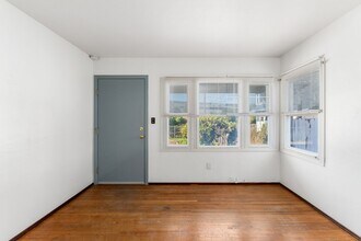 Building Photo - 530-32 W Ivy St