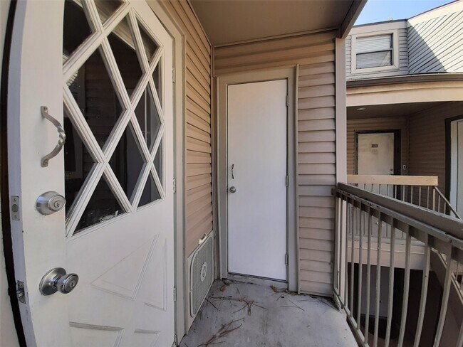 Building Photo - 9707 Richmond Ave.