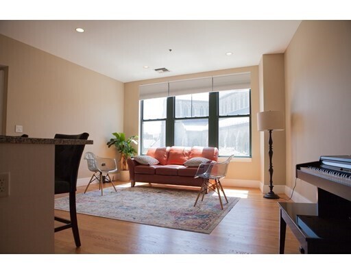 Foto del edificio - 1387 Washington St