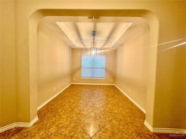 Building Photo - 3900 Santa Maria St