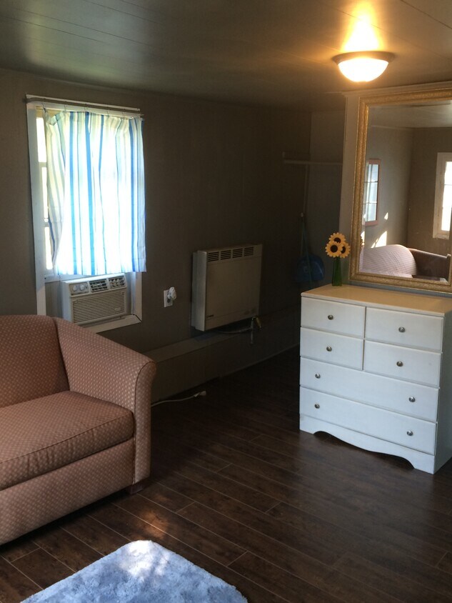 1104 Oak St, Wisconsin Dells, WI 53965 House for Rent in Wisconsin