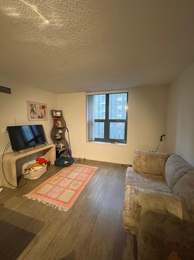 Foto del edificio - 1 W Superior St