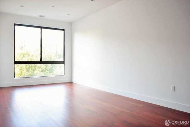 Building Photo - 521 Maple Street