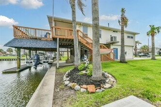 Building Photo - 21923 Frio Dr