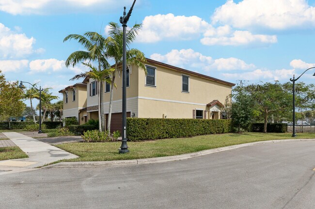 Foto del edificio - 4622 Belgian Ln