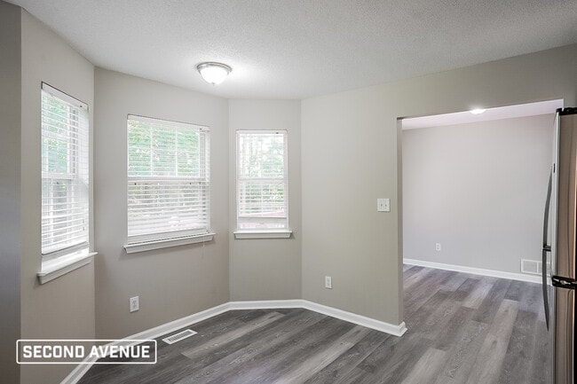 Building Photo - 6410 Hillview Ln